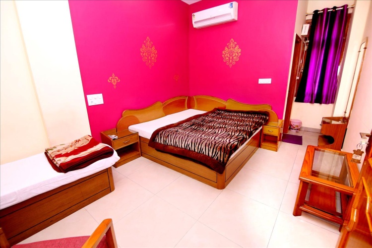 Standard Triple room