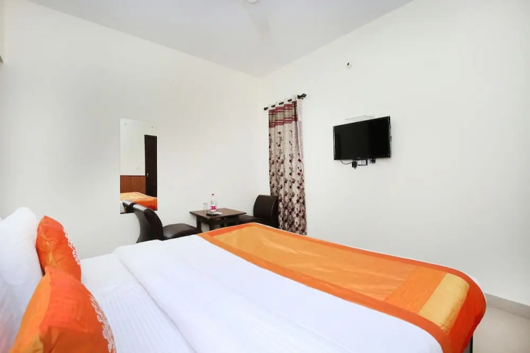 OYO 10377 Hotel Tango