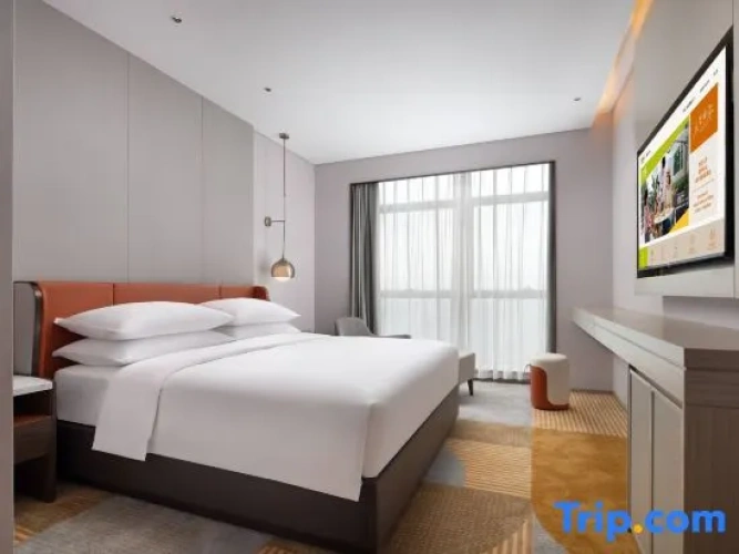 Suite with mountain view