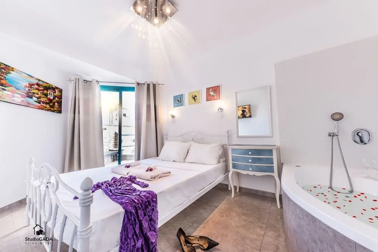 1 Bedroom Luxury Suite with balcony and with lake view