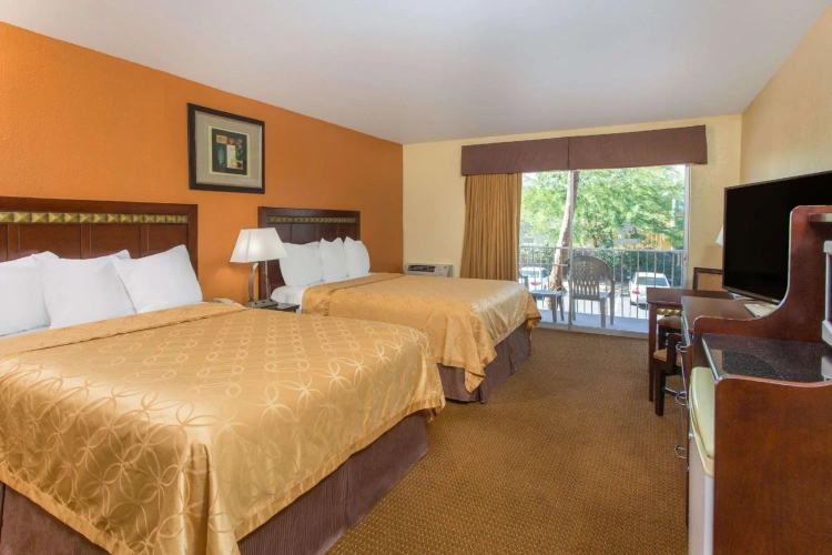 Standard Quadruple room