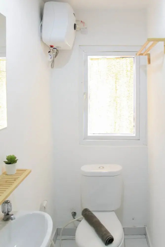 Stylish and Posh Studio Aeropolis Apartment