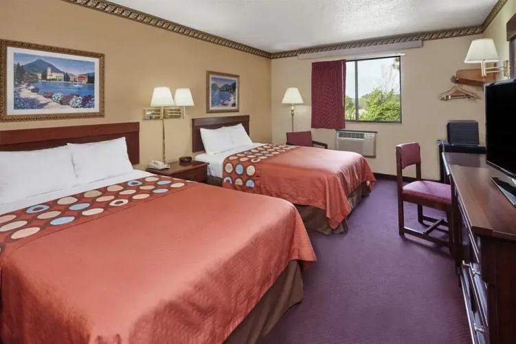 Super 8 Greenville
