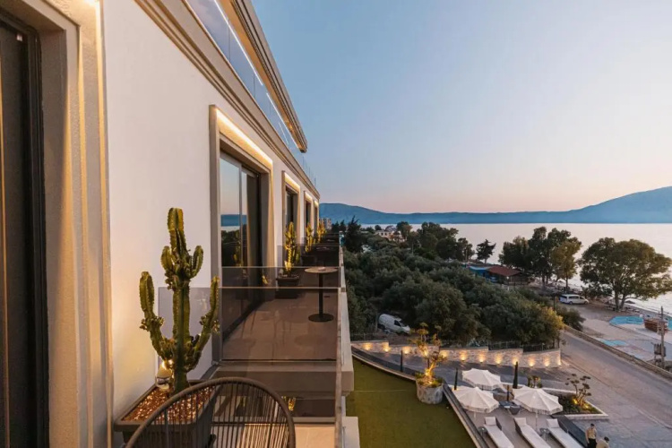Mazarine Hotel