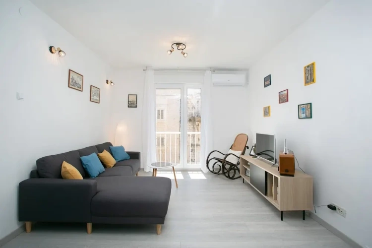 2 Bedrooms Apartment