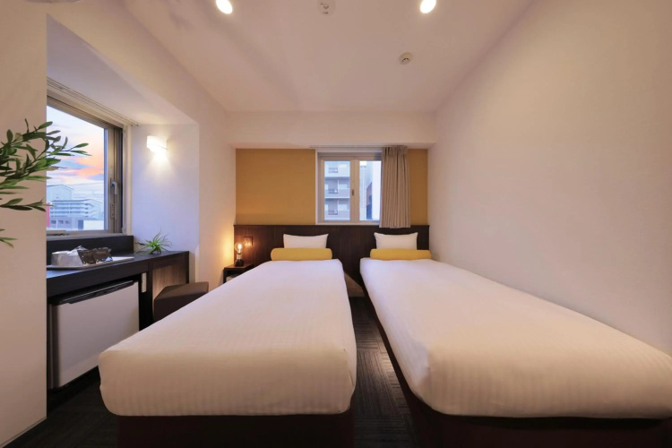 Nipponbashi Crystal Hotel
