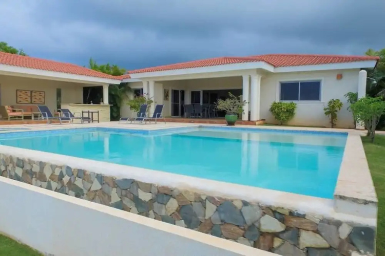 New Villa With Infinity Pool