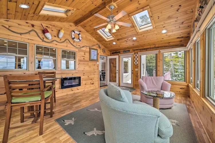 Spacious Lakefront Home w/ Sunroom & Bar!