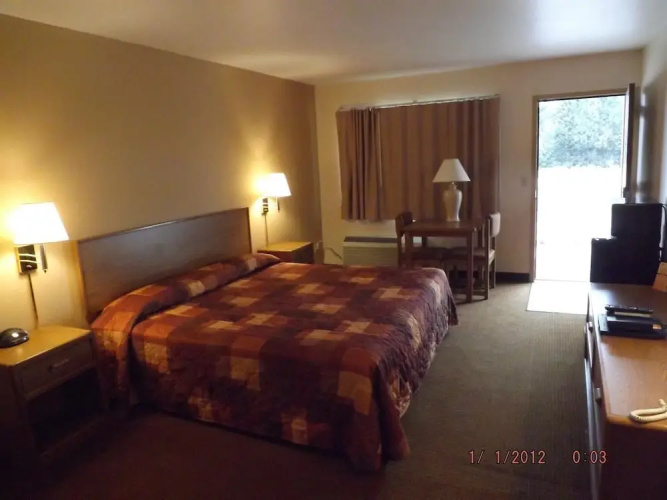 Home-Towne Lodge