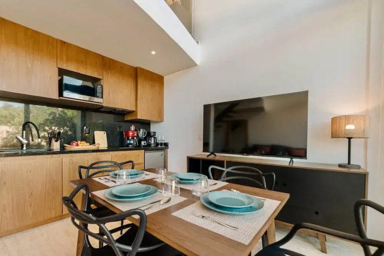 Mistiq Luxury Condo Min. from Everything