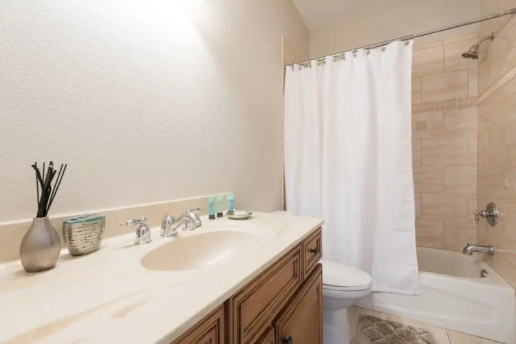 Fantastic 3 bed home with a pool
