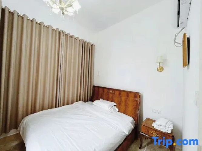 5 Bedrooms Villa