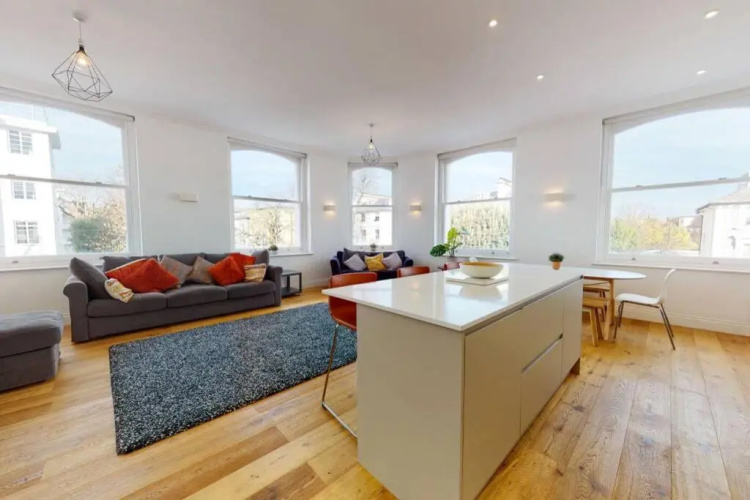 Superb 2 Bed Flat Camden 5 min walktube Station