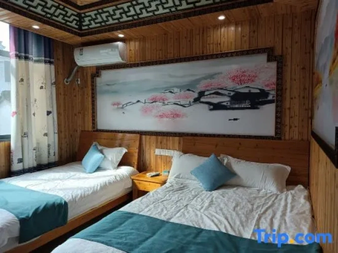 4 Bedrooms Comfort room