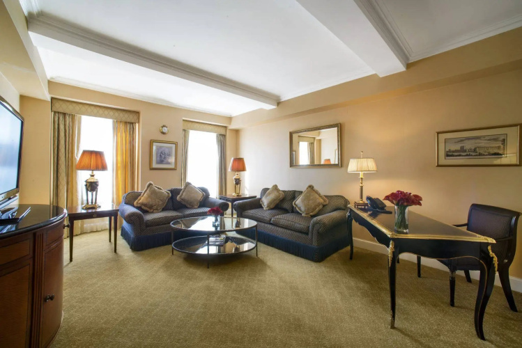 Hotel Plaza Athenee