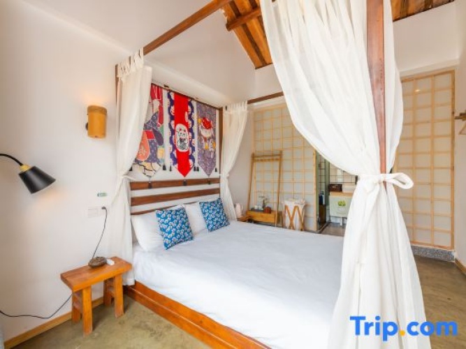 Standard room with courtyard view