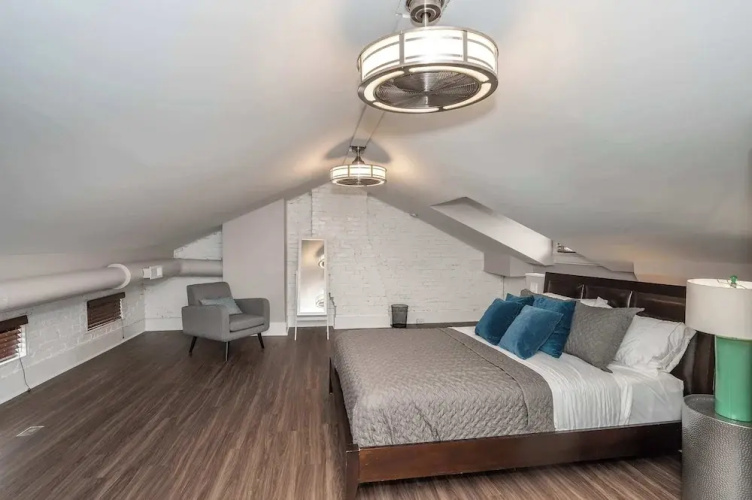 Heart of Mainstrasse Apt 4