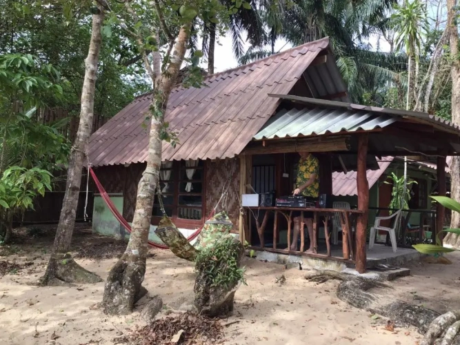 Bungalow with water view