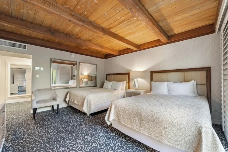 Standard Quadruple room with bay view