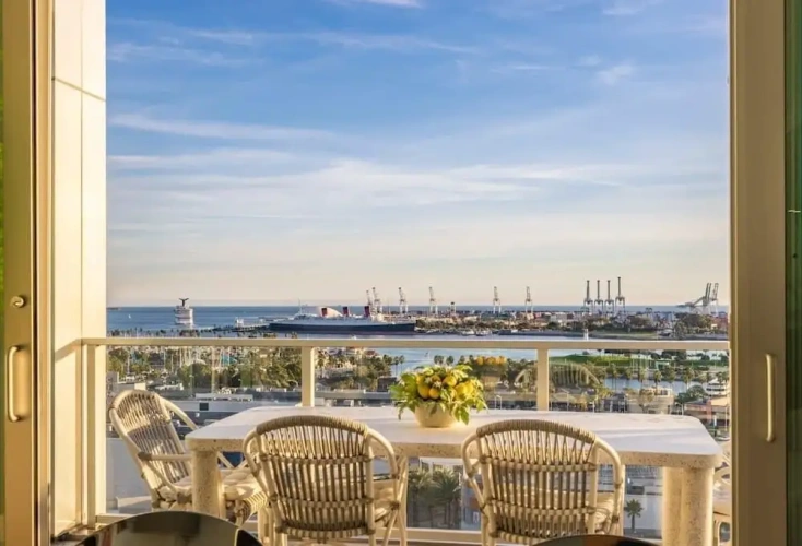 3 Bedrooms Apartment