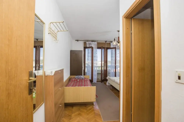 Apartments and Rooms Krstinić
