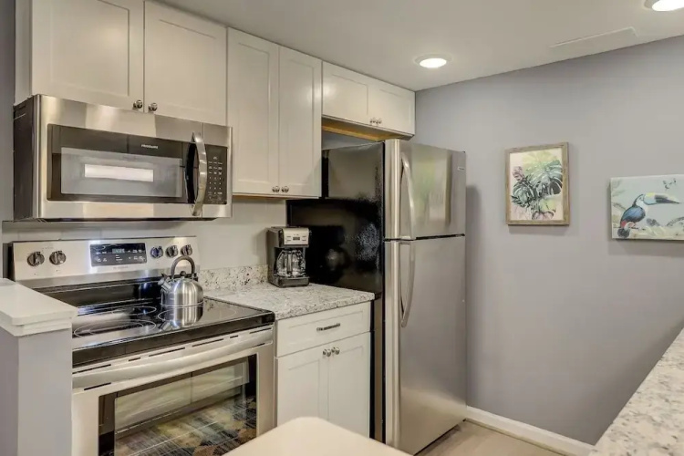 Spacious 3BR Hilton Head Getaway + Pool Access