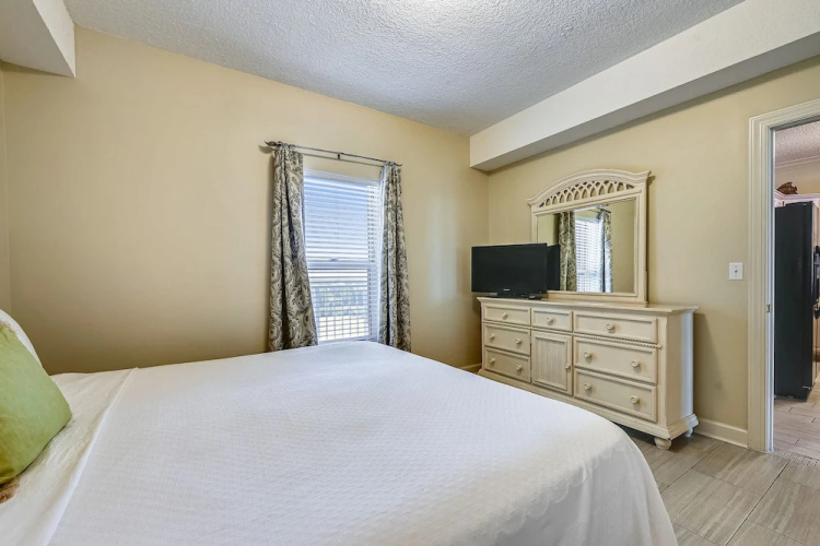 Twin Palms by Book That Condo