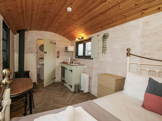 Aston - Shepherd Hut