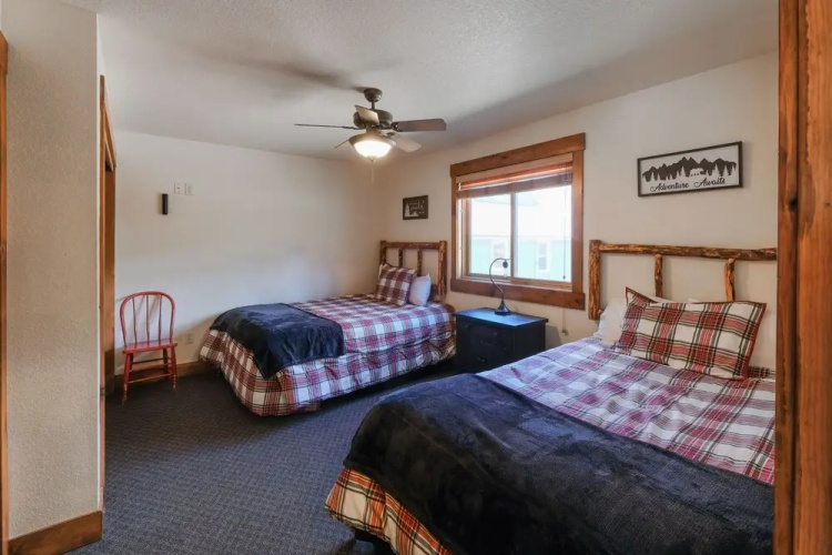 The Loose Moose Lodge