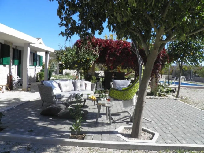 2 Bedrooms Villa