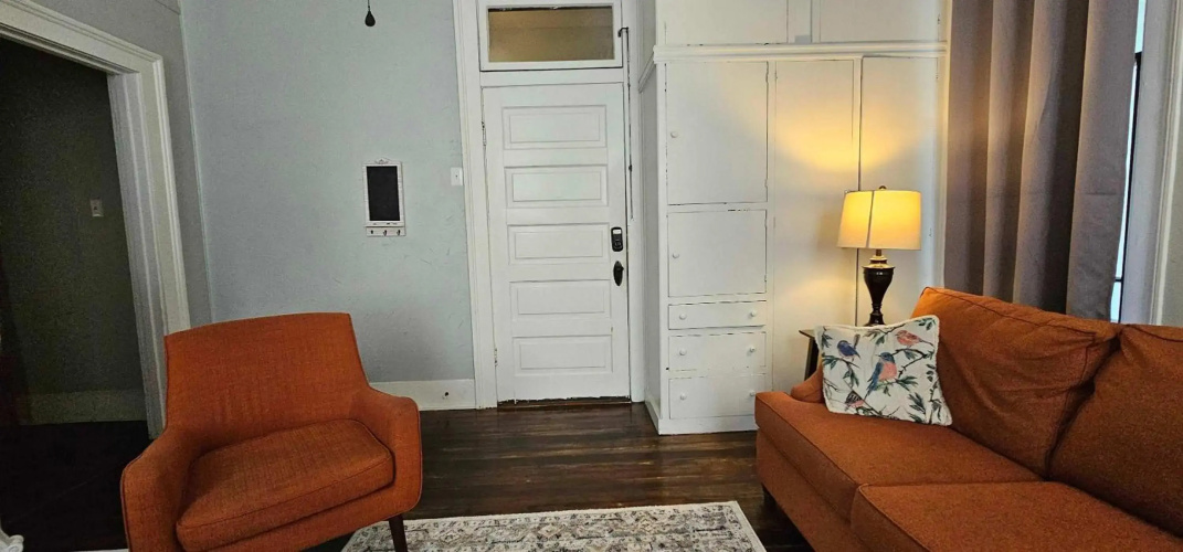Dauphin District Darling #2-Downtown, Restaurants