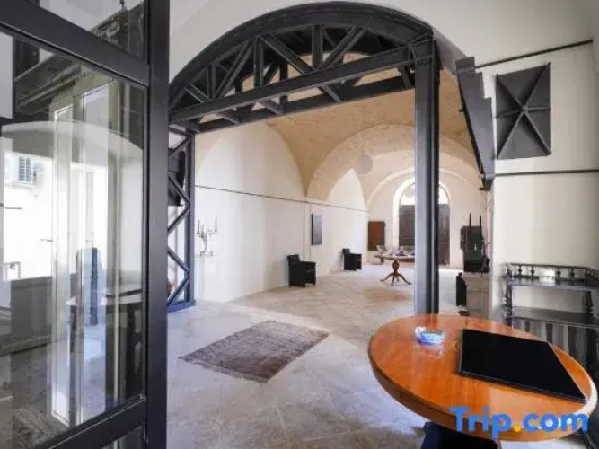 Palazzo della Torre 201– Modern Historic Apartment