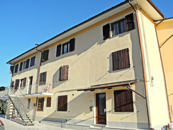 Spacious Holiday Home in Lucca With Swimming Pool