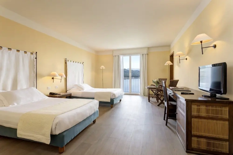 Classic Twin room with balcony