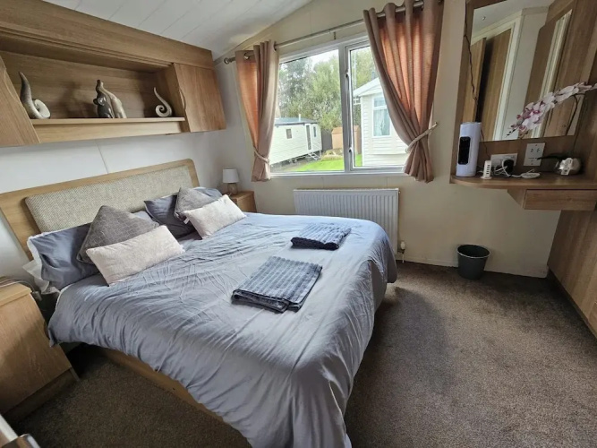 Heidi 2 Bed Robin Hood