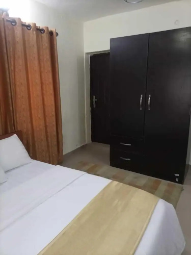 Ajah Apartment & Suites