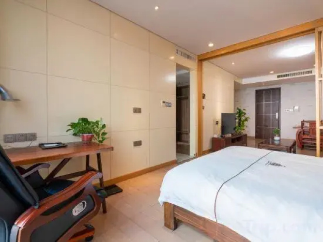 Sunny international apartment
