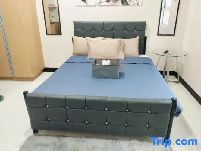 NAIA Newport Boulevard Apartments