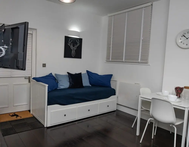 Kings Road Apartment 2