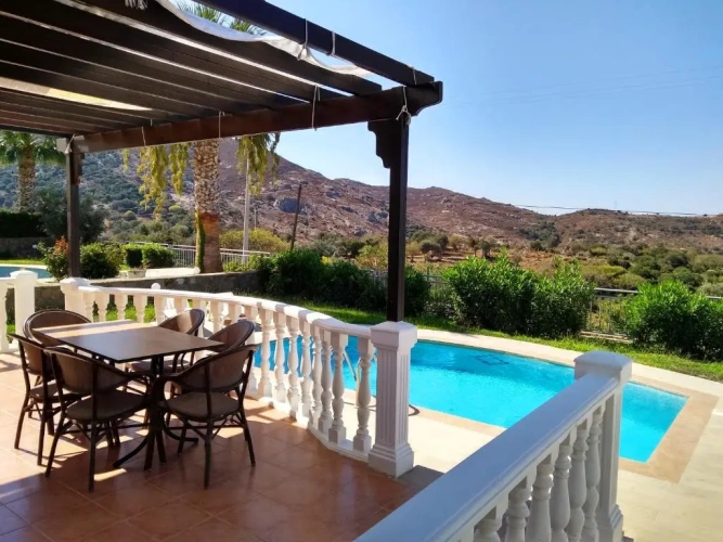 3 Bedrooms Villa
