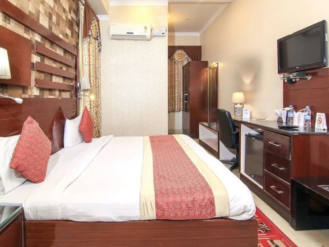 OYO Townhouse 183 Function Inn