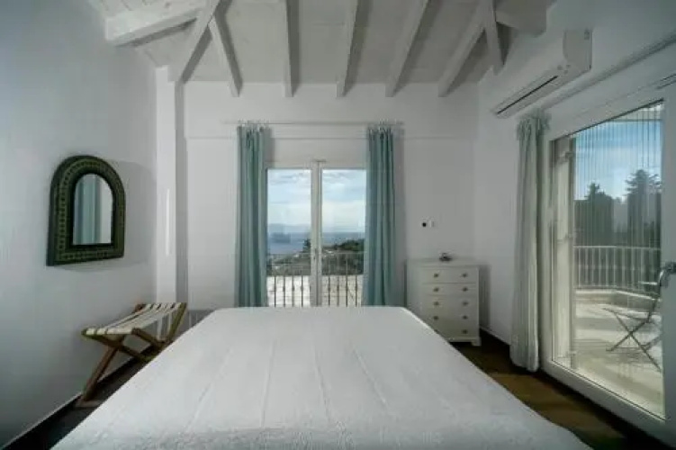 Apeiron II Villa