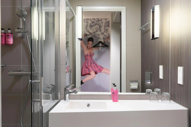 Moxy Aberdeen Airport