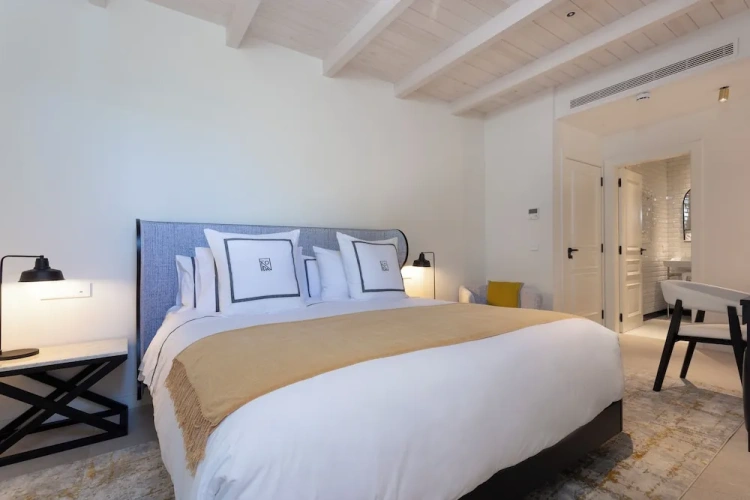 Deluxe Double room with city view