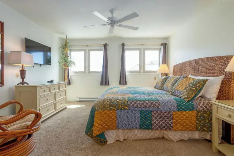 Mariners Court 204