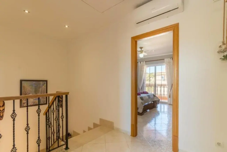 4 Bedrooms Cottage