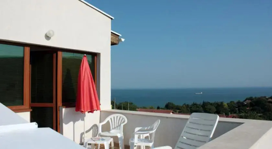 Anna Apartment