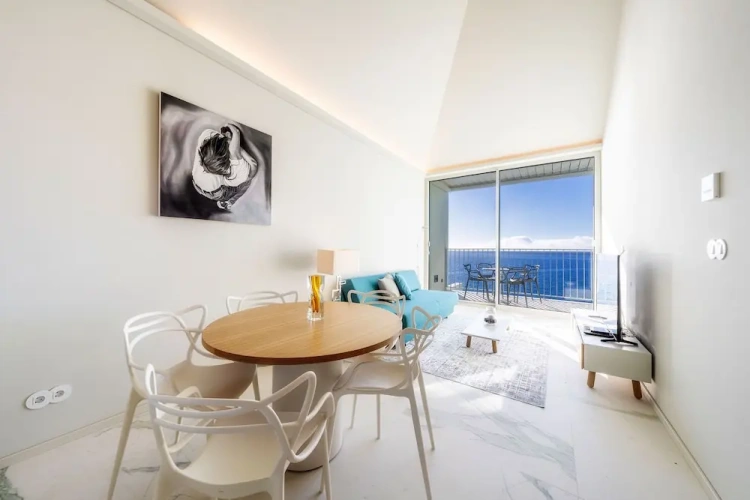 2 Bedrooms Apartment with sea view