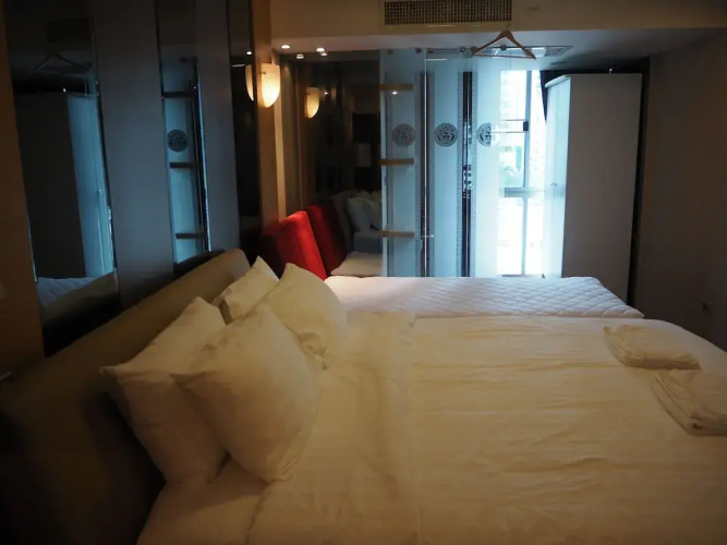 7B - 5 Bedroom Downtown Penthouse With Shared Pool