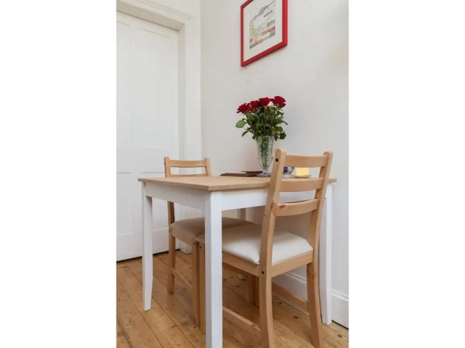 Charming 2-br Flat for 4 in Quiet Corstorphine